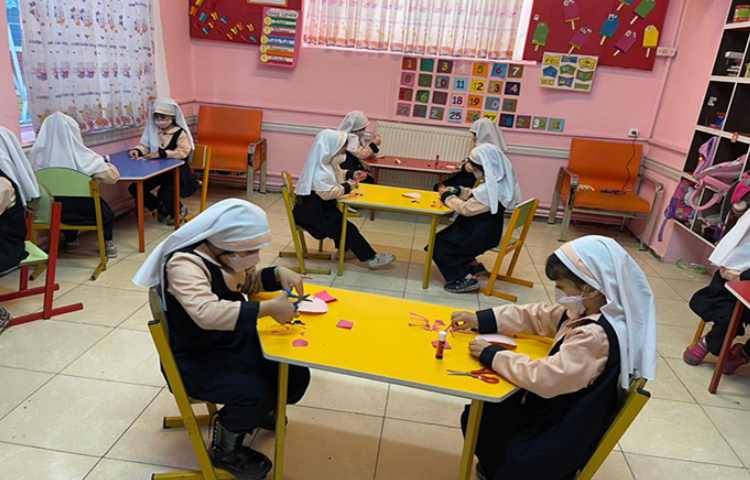 درست کردن کاردستی مرتبط با حرف تدریس شده 7