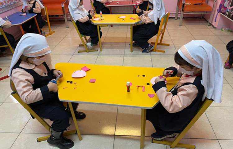 درست کردن کاردستی مرتبط با حرف تدریس شده 9