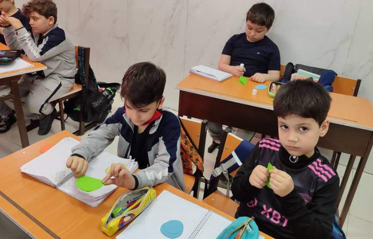 درست کردن کاردستی نشانه(چ) 1