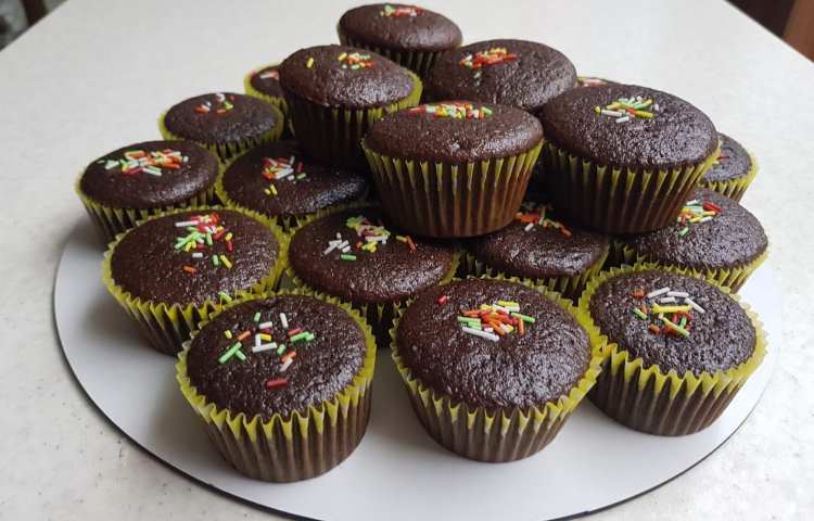 درست کردن کاپ کیک توسط دختر گلم نیکی هرمزی 2