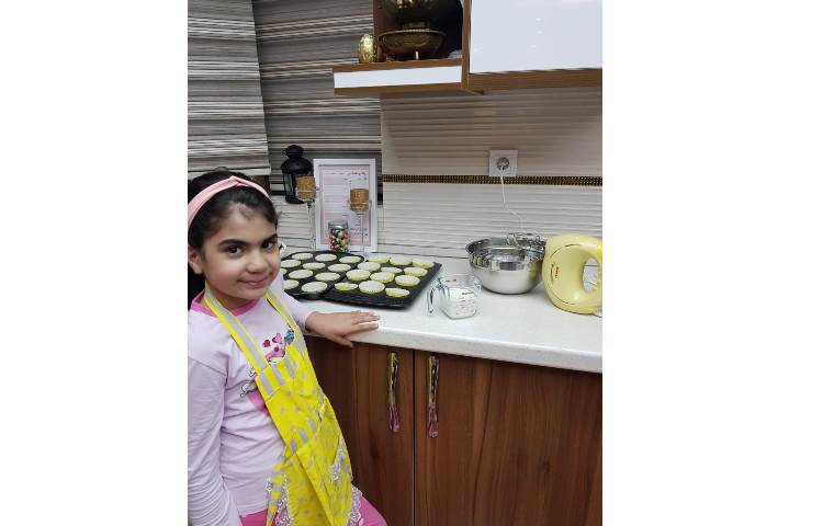 درست کردن کاپ کیک توسط دختر گلم نیکی هرمزی 5