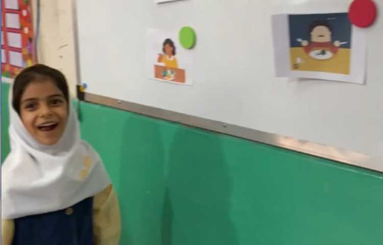 درس آداب اجتماعی دبستان دخترانه پرتو علوی. 1