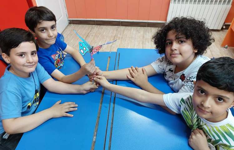 :درس بازی ساختنی با موضوع افزایش دقت و تمرکز با ساخت پروانه‌ی رنگارنگ