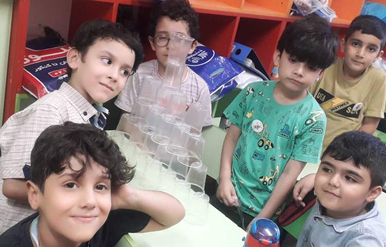 :درس بازی ساختنی با موضوع برج های لیوانی 3