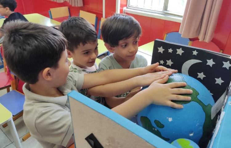 : درس با طبیعت، آموزش اولیه شب و روز و کره زمین