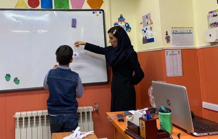 درس mathematics جمع بستن اعداد برای درست کردن عدد 10 2