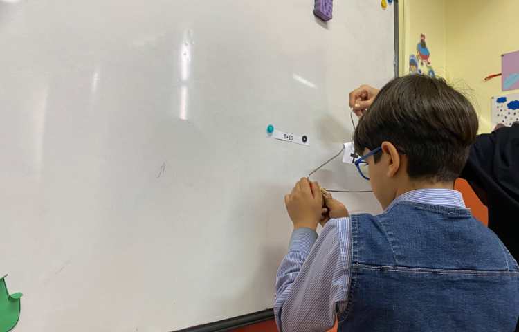 درس mathematics جمع بستن اعداد برای درست کردن عدد 10 4