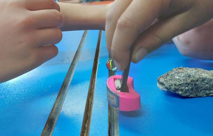 درس: دانشمند کوچک موضوع: آهن‌ربا 4