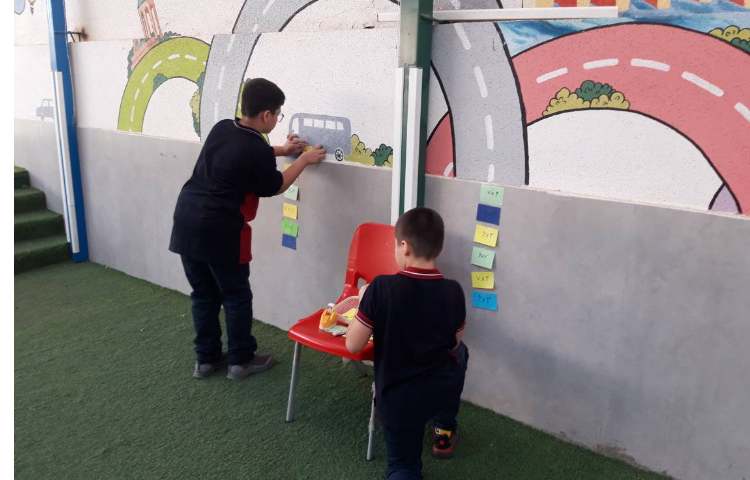 درس ریاضی،تمرین و تکرار ضرب همراه با بازی گروهی و هیجان انگیز