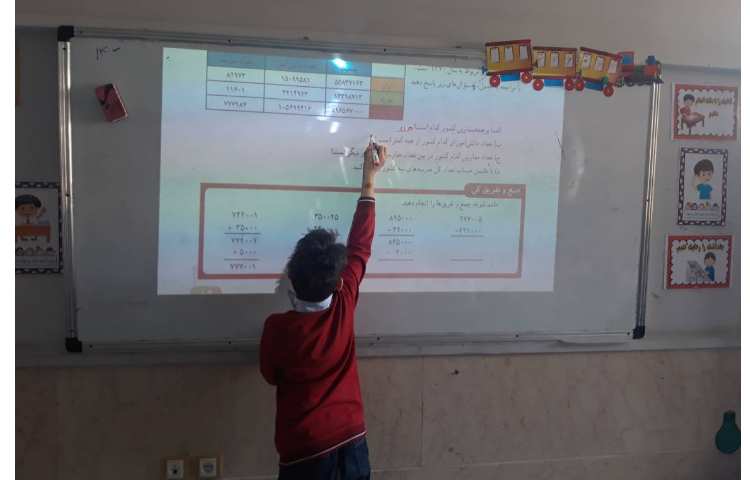 درس ریاضی:حل تمارین توسط دانش آموزان