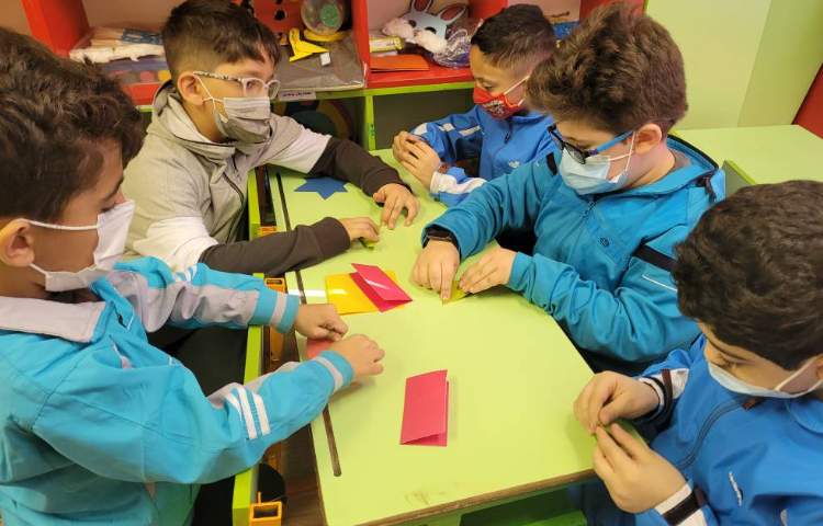 :درس ریاضی،دست ورزی تقارن خطی و دو نیمه مساوی با اشکال هندسی 3