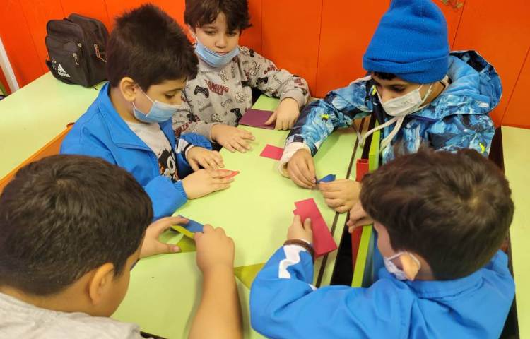 :درس ریاضی،دست ورزی تقارن خطی و دو نیمه مساوی با اشکال هندسی 4