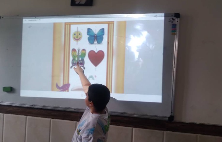 درس ریاضی: آشنایی با تقارن و اشیای متقارن در محیط اطراف 2