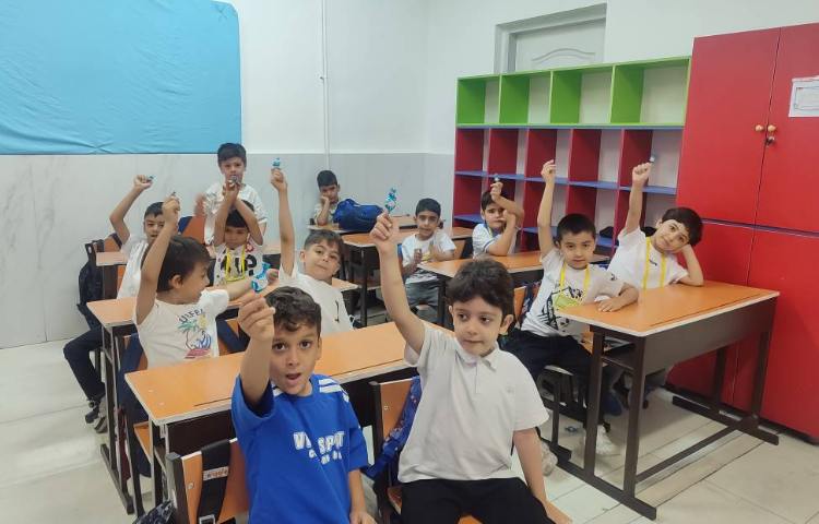 درس ریاضی ( آشنایی با مفاهیم تناظر) هماهنگی چشم و دست همراه با بازی انجام شد. 2