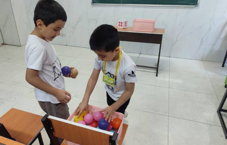 درس ریاضی ( آشنایی با مفاهیم تناظر) هماهنگی چشم و دست همراه با بازی انجام شد.