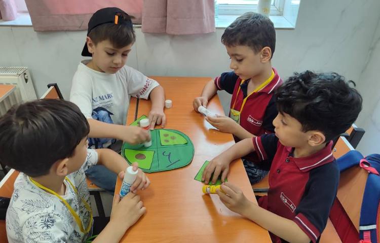 درس ریاضی آموزش اعداد به صورت پازل پیتزا در کلاس اجرا شد. 5