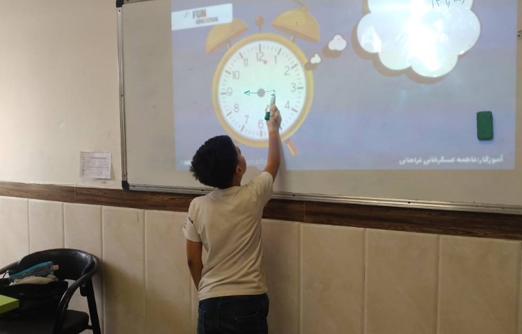 درس ریاضی: بازی تلفیقی ریاضی و فارسی، آموزش ساعت و جمله‌سازی 2