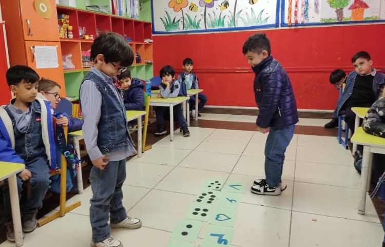 درس ریاضی: بازی پرش بر روی اعداد به صورت هماهنگ 1