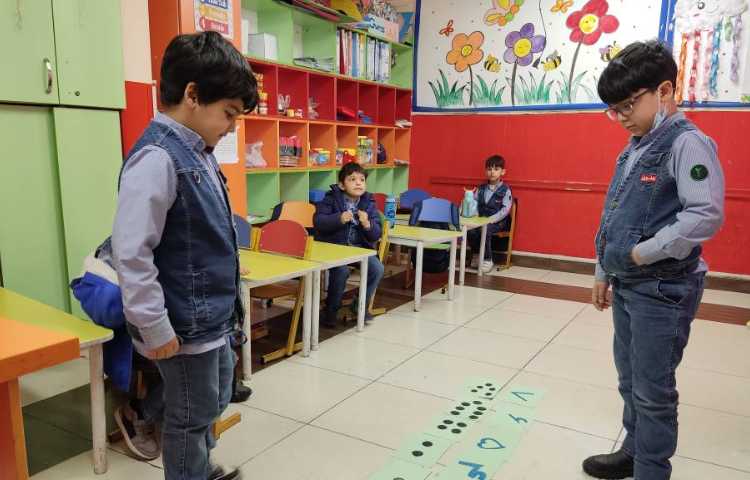 درس ریاضی: بازی پرش بر روی اعداد به صورت هماهنگ 5