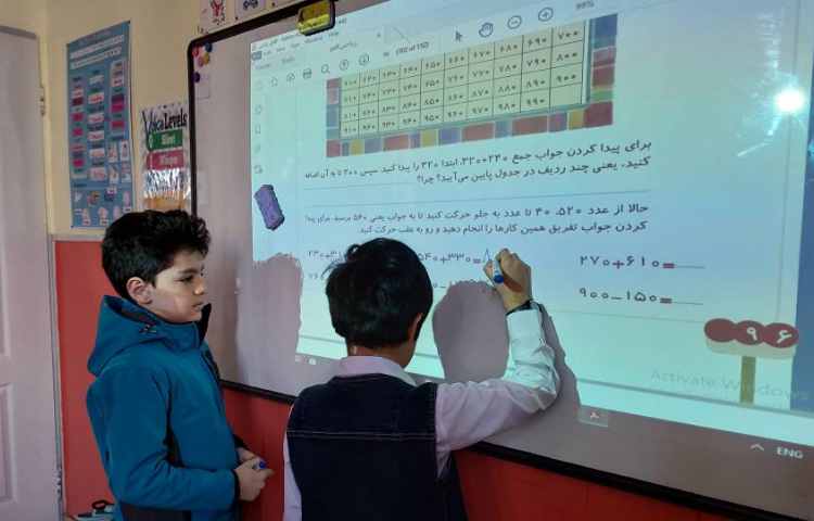 درس ریاضی: تدریس تفریق عددهای سه‌رقمی توسط معلم‌های کوچک 2
