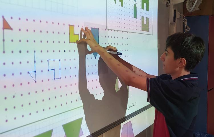 درس ریاضی دست ورزی تقارن