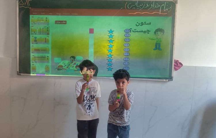 درس ریاضی ساخت ردیف و ستون با استفاده از چینه در کلاس اجرا شد.