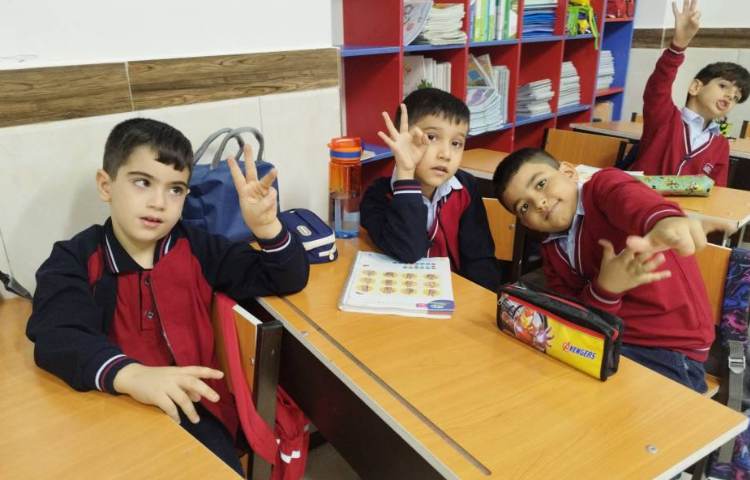 درس ریاضی فعالیت »شمارش و شناسایی اعداد نشان دادن اعداد با انگشتان دست 5