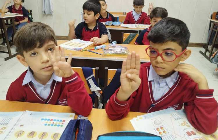 درس ریاضی فعالیت »شمارش و شناسایی اعداد نشان دادن اعداد با انگشتان دست