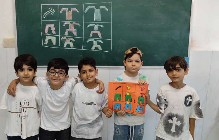 درس ریاضی مبحث جدول ماتریس همراه با کاردستی مربوطه در کلاس انجام شد. 3