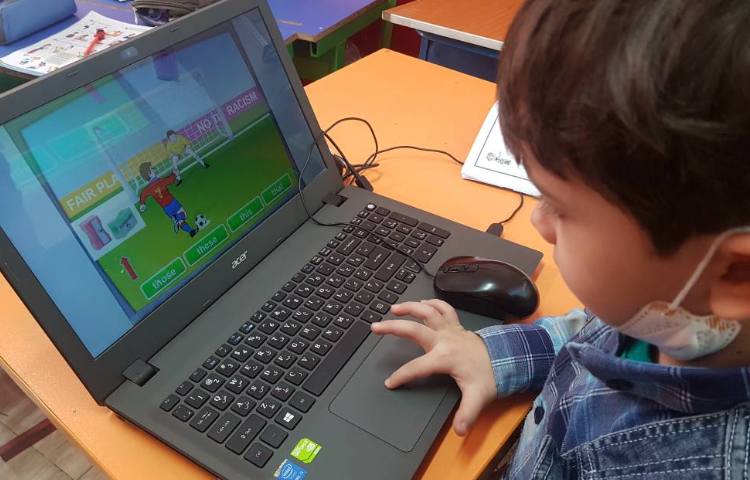 :درس زبان،تشخیص ضمایر اشاره، دور و نزدیک 1