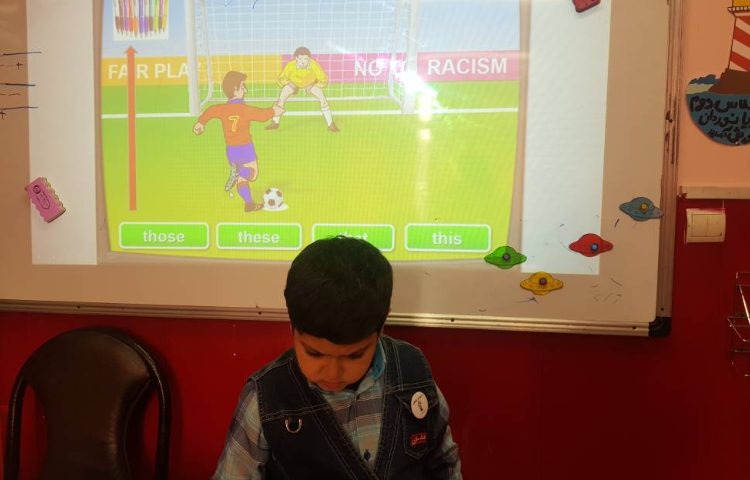 :درس زبان،تشخیص ضمایر اشاره، دور و نزدیک 3