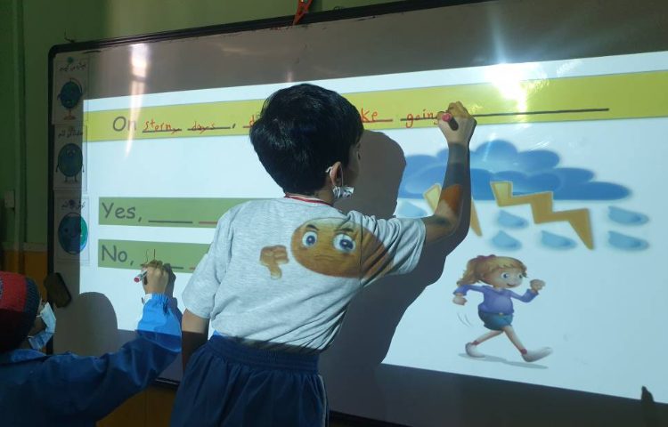 :درس زبان،همکاری در نوشتن سوال و جواب باتوجه به شکل 1