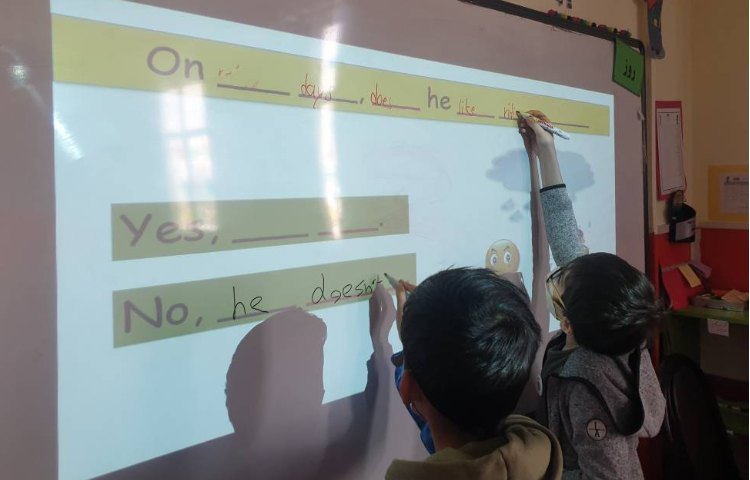 :درس زبان،همکاری در نوشتن سوال و جواب باتوجه به شکل 2