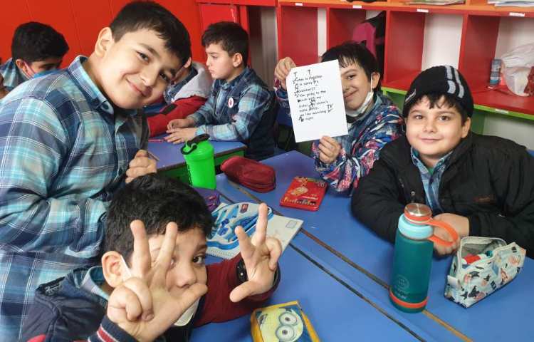 :درس زبان، کار گروهی دانش آموزان در پیدا کردن اشتباهات متن 3