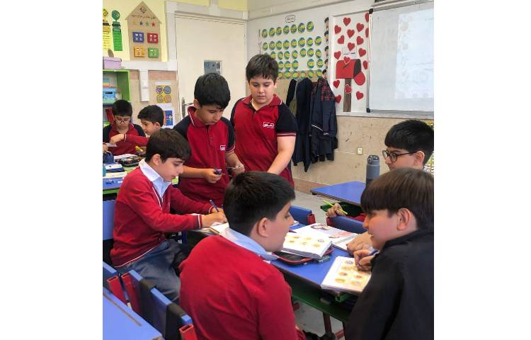 درس سواد مالی موضوع تکمیل فعالیت های کلاسی به صورت گروهی 1