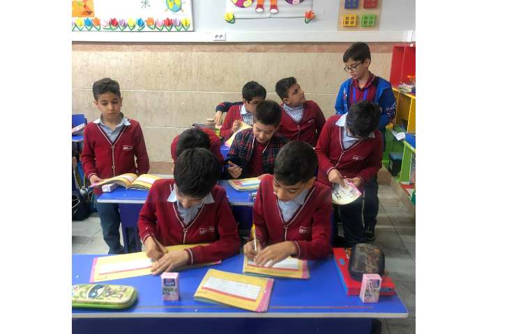 درس سواد مالی موضوع تکمیل فعالیت های کلاسی به صورت گروهی