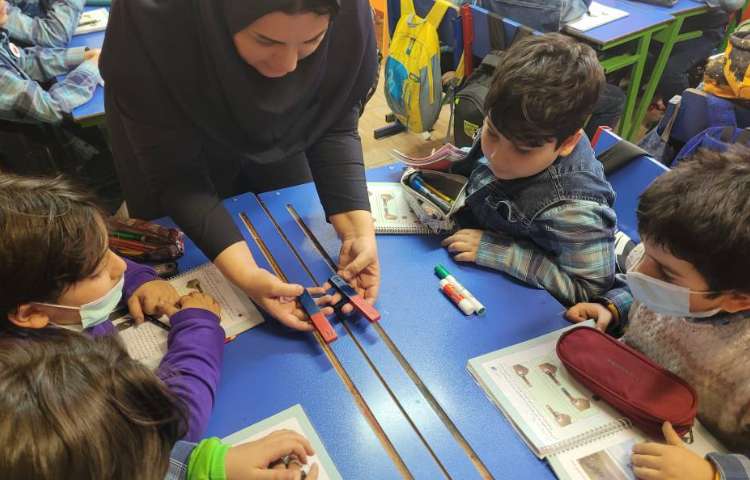 :درس علوم،فعالیت عملی مبحث نیرو همه جا 2 (نیروی مغناطیسی) غیر تماسی 1