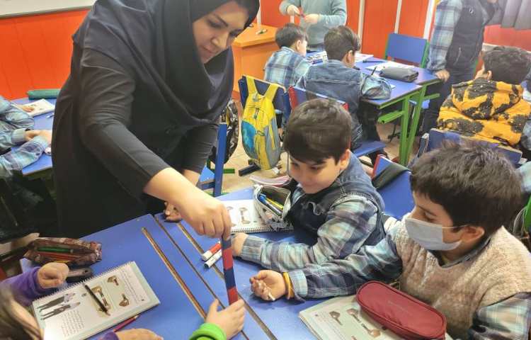 :درس علوم،فعالیت عملی مبحث نیرو همه جا 2 (نیروی مغناطیسی) غیر تماسی 2