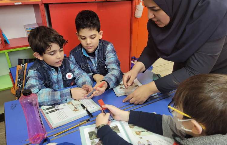 :درس علوم،فعالیت عملی مبحث نیرو همه جا 2 (نیروی مغناطیسی) غیر تماسی 3