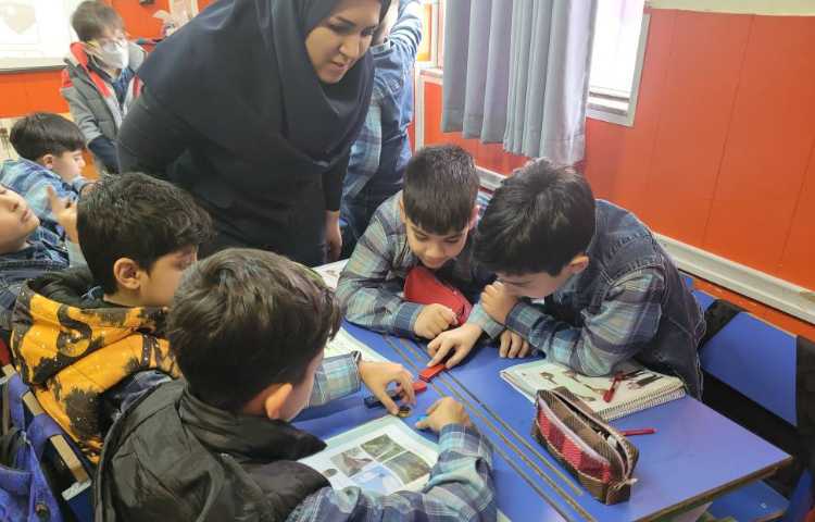 :درس علوم،فعالیت عملی مبحث نیرو همه جا 2 (نیروی مغناطیسی) غیر تماسی 4