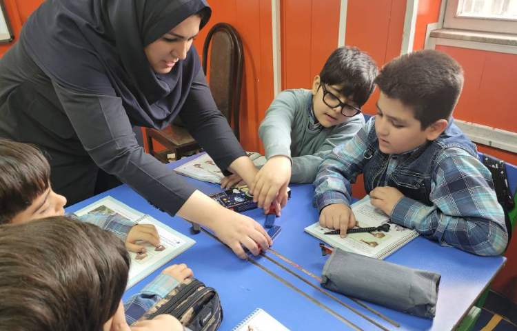 :درس علوم،فعالیت عملی مبحث نیرو همه جا 2 (نیروی مغناطیسی) غیر تماسی 5