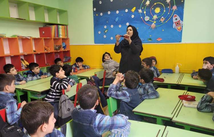 :درس علوم،فعالیت عملی مبحث نیرو همه جا 2 (نیروی مغناطیسی) غیر تماسی 7