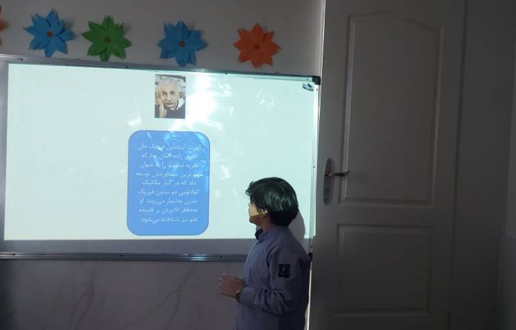 درس علوم(موضوع : طراحی کنیم و بسازیم ) ارائه دانش‌آموزان 2