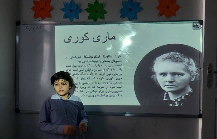 درس علوم(موضوع : طراحی کنیم و بسازیم ) ارائه دانش‌آموزان 4