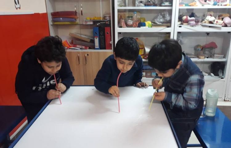 :درس علوم، آزمایش اثبات نیاز و و جود هوا در اطراف ما