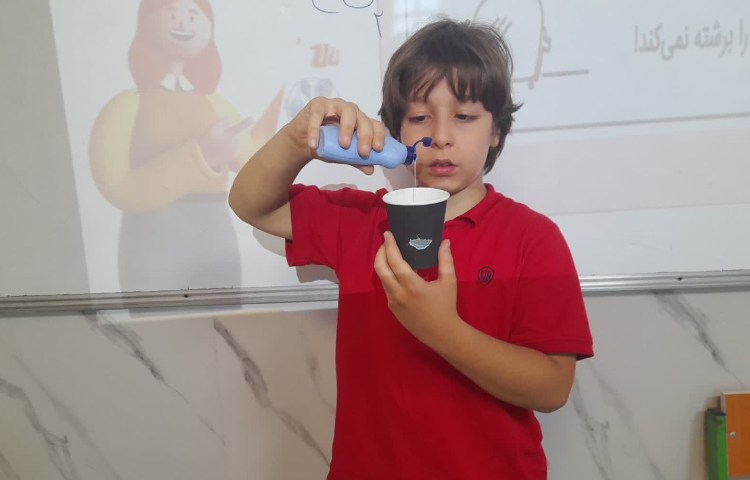 درس علوم آزمایش جوش شیرین و سرکه از طریق مراحل روش علمی 3