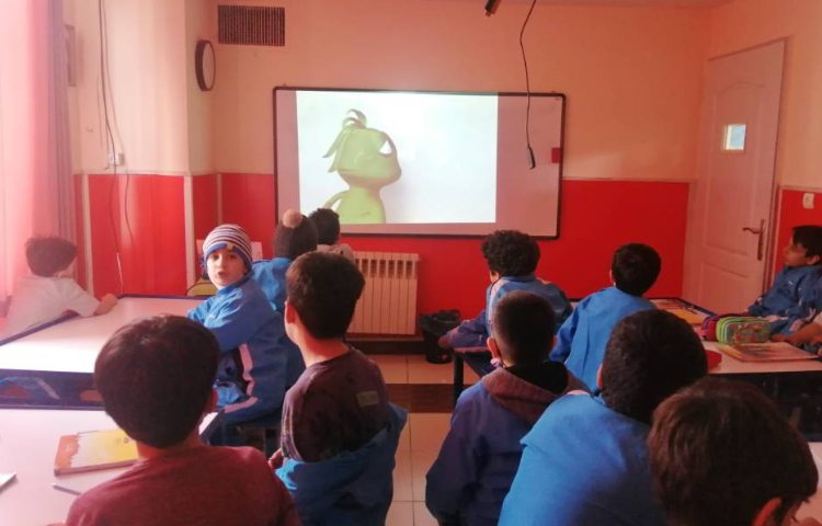 :درس علوم، آزمایش صدای کلفت و نازک 3