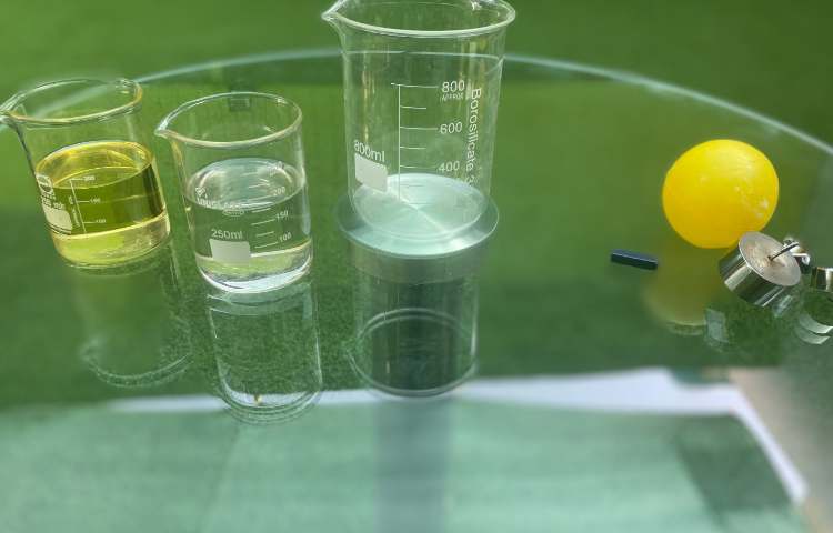 درس علوم آزمایش علوم بررسی چگالی و سبک وسنگینی آهن با دیگر اجسام