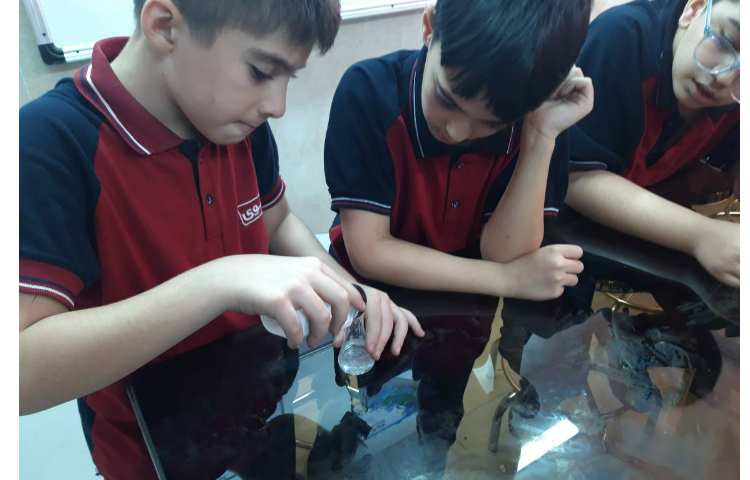 درس علوم آزمایش واکنش جوش شیرین با سرکه 2