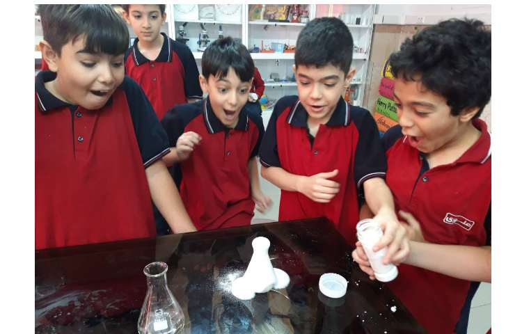 درس علوم آزمایش واکنش جوش شیرین با سرکه 3